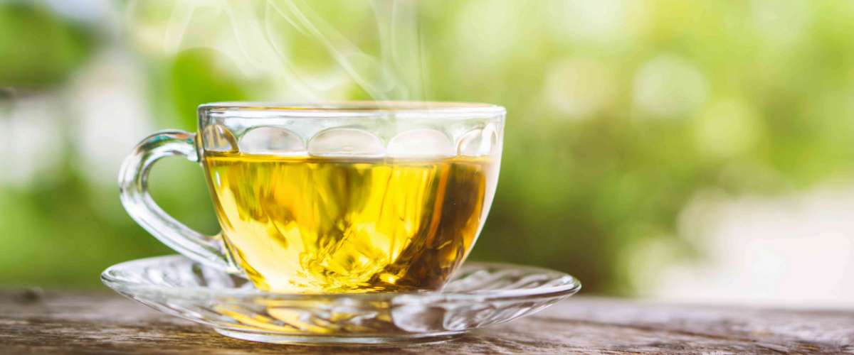 zielona herbata w filiżance 
